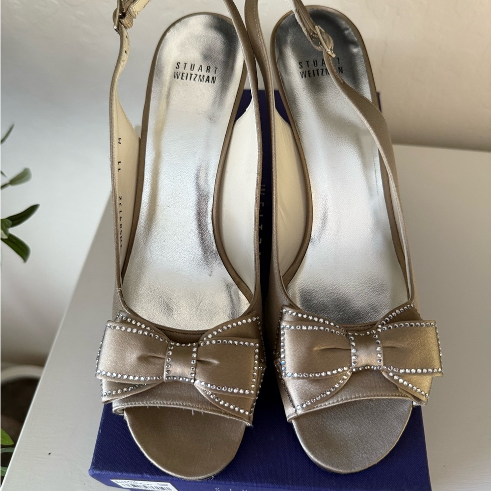 Stuart Weitzman Women's Taupe Peep-Toe Heels
